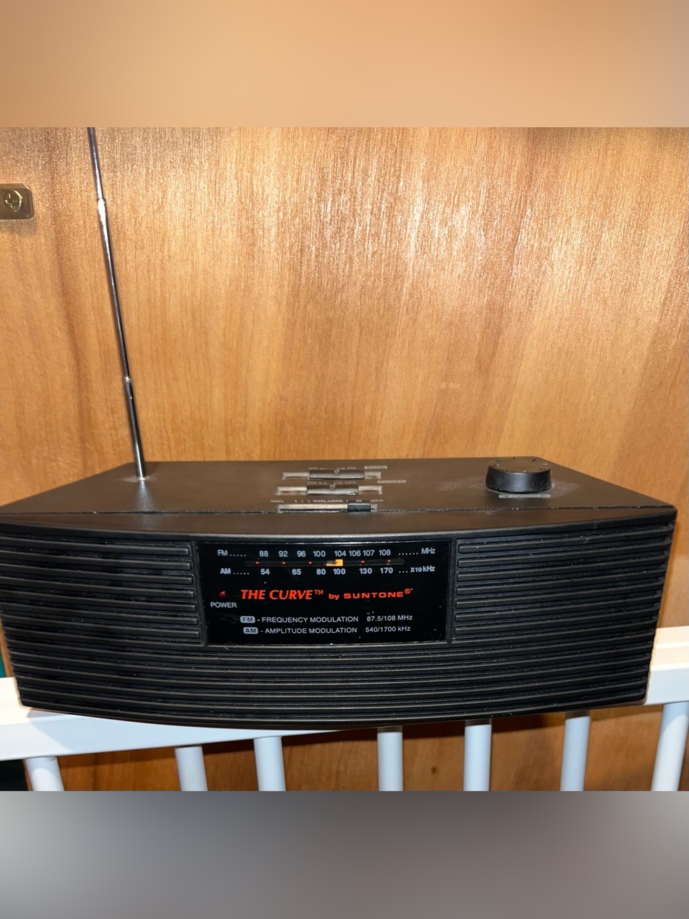 'The Curve By Suntone Model RR9900 VTG AM/FM Radio Receiver Works Excellently